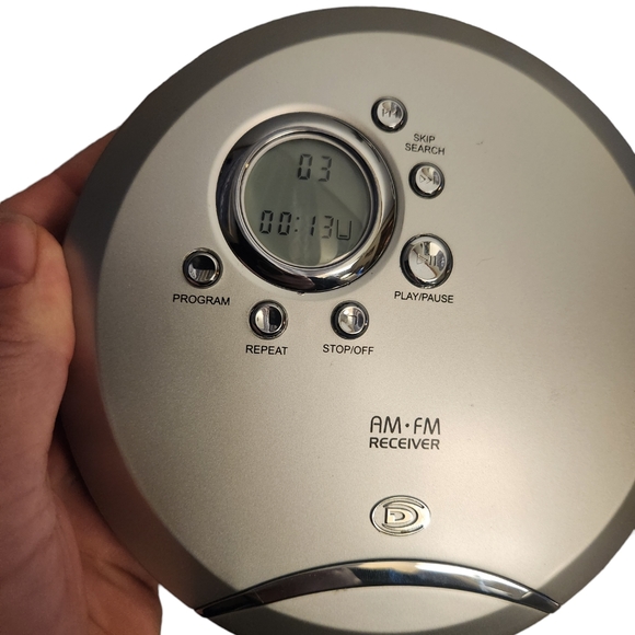 Durabrand CD 916 Portable Player and Caselogic Case - Picture 4 of 16